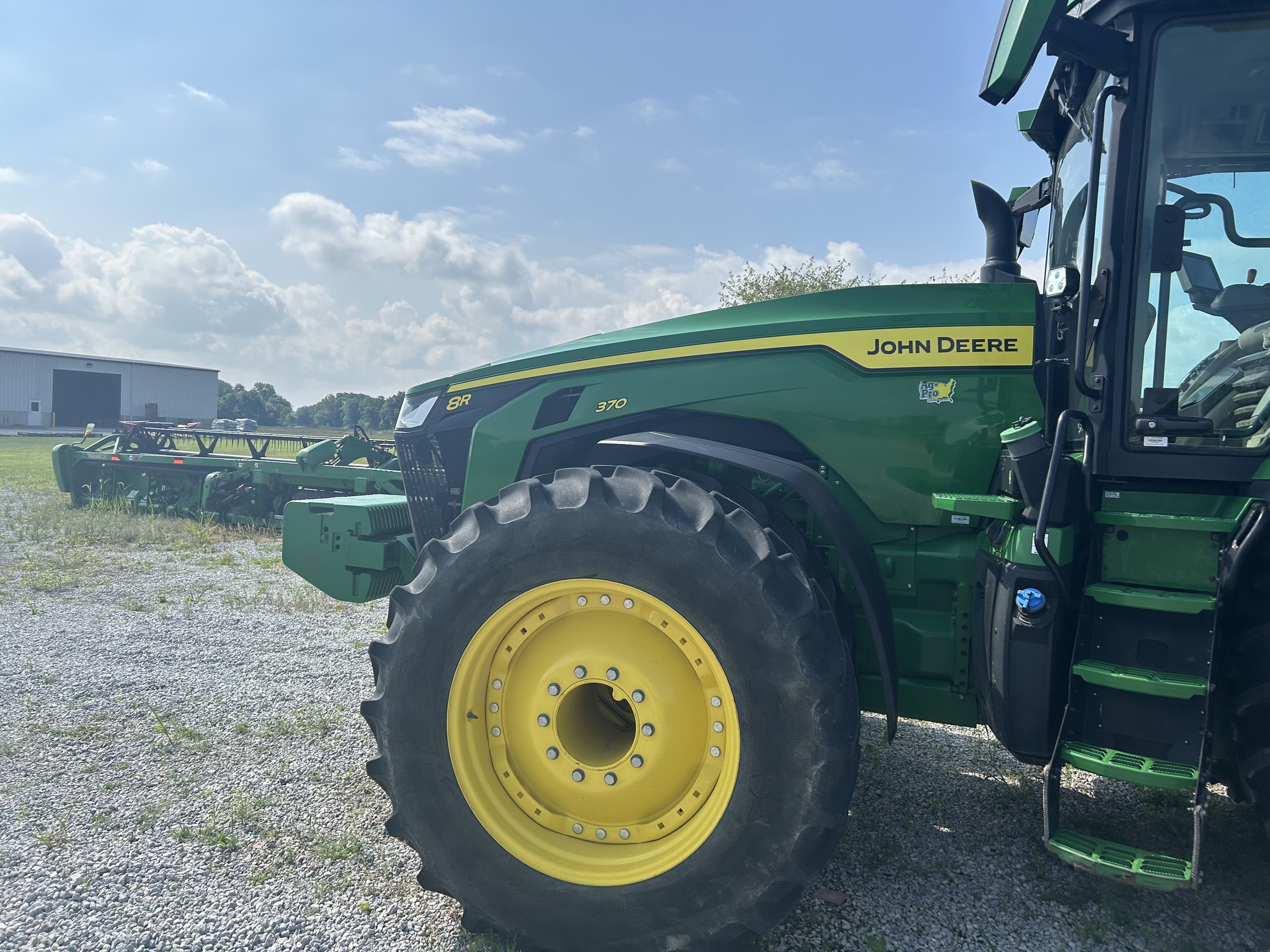 2022 John Deere 8R 370 Image 3