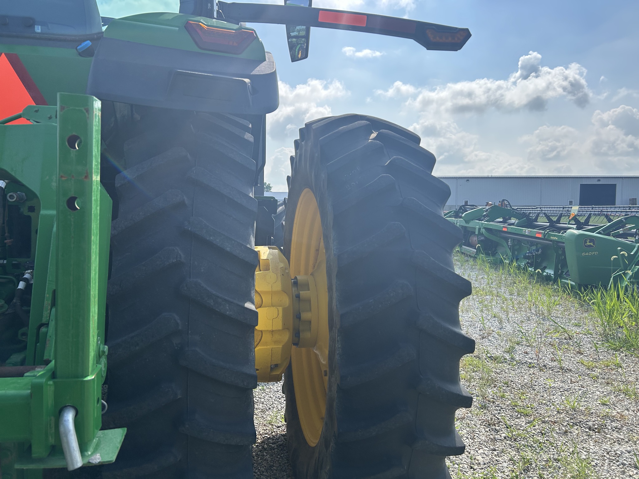 2022 John Deere 8R 370 Image 13