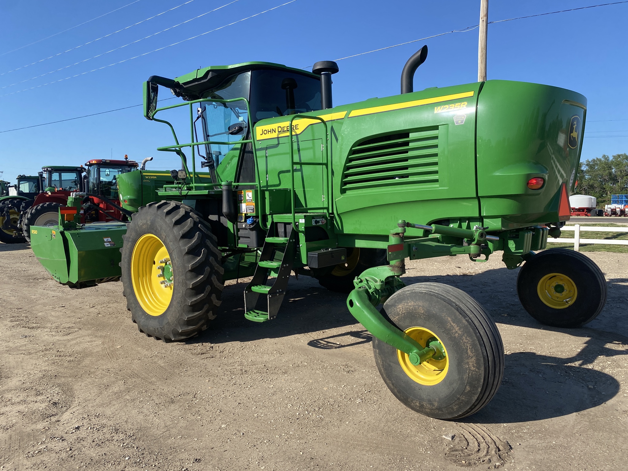 2023 John Deere W235R Image 4