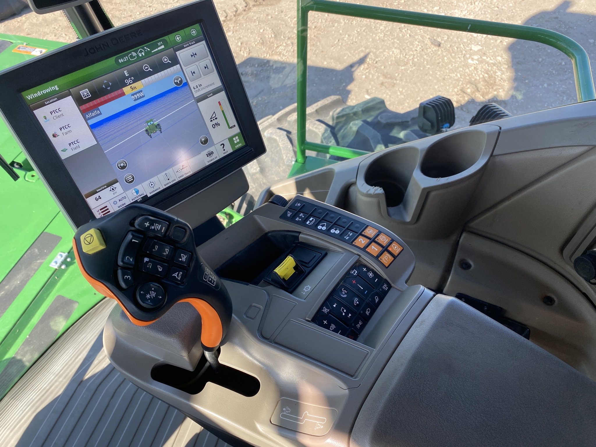 2023 John Deere W235R Image 9