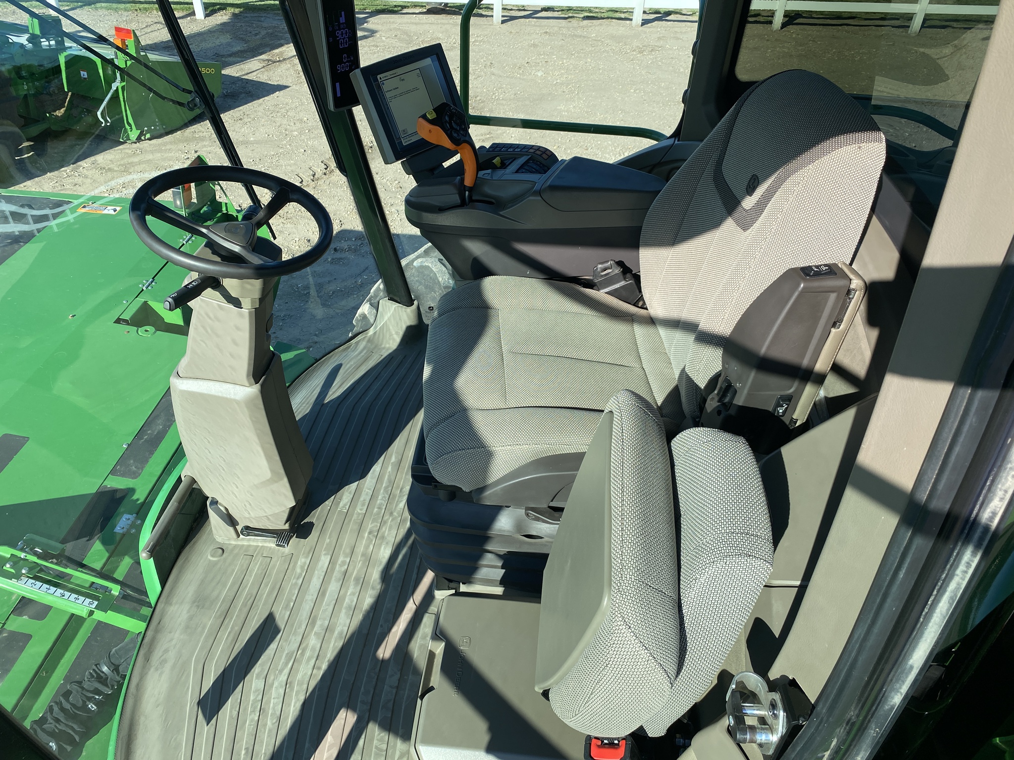 2023 John Deere W235R Image 8