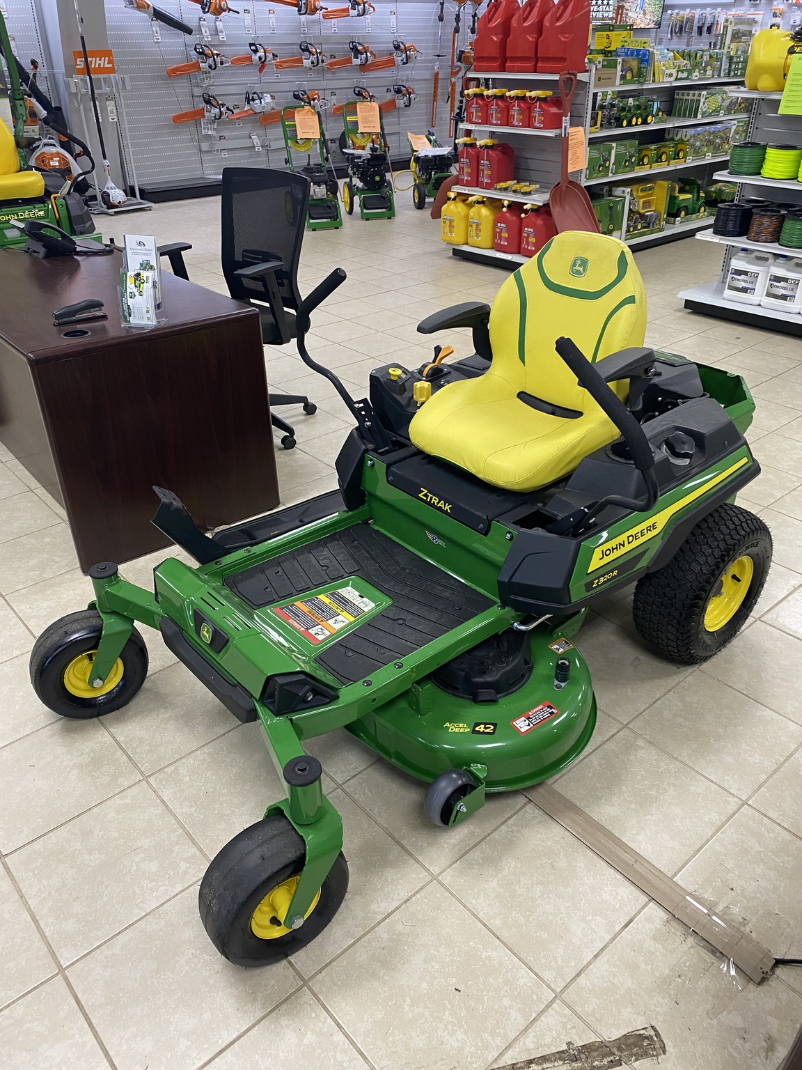 2025 John Deere Z320R Image 1