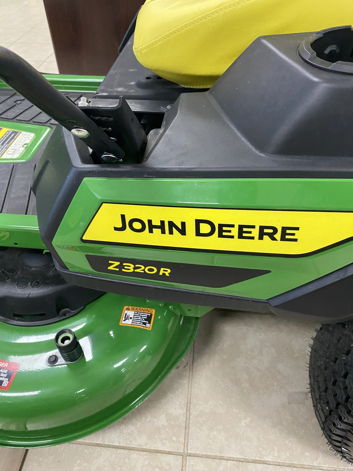 2025 John Deere Z320R Image 5
