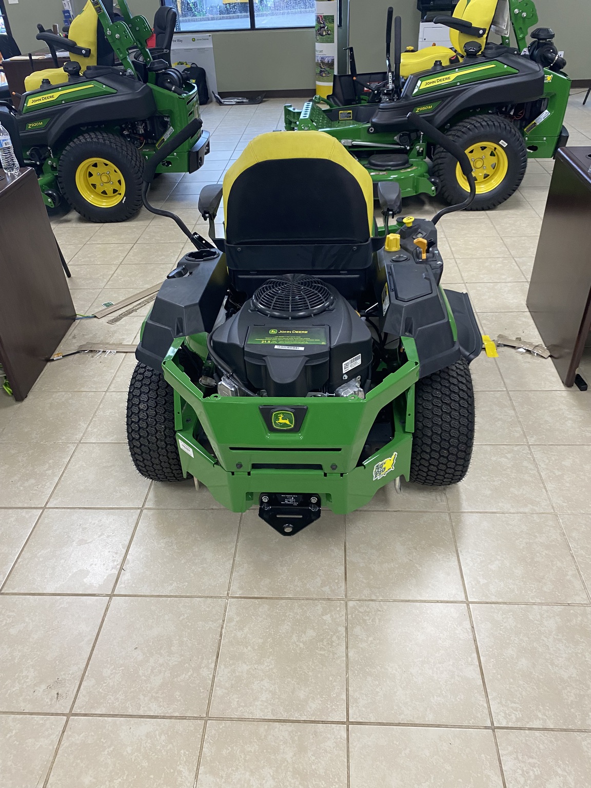2025 John Deere Z320R Image 4