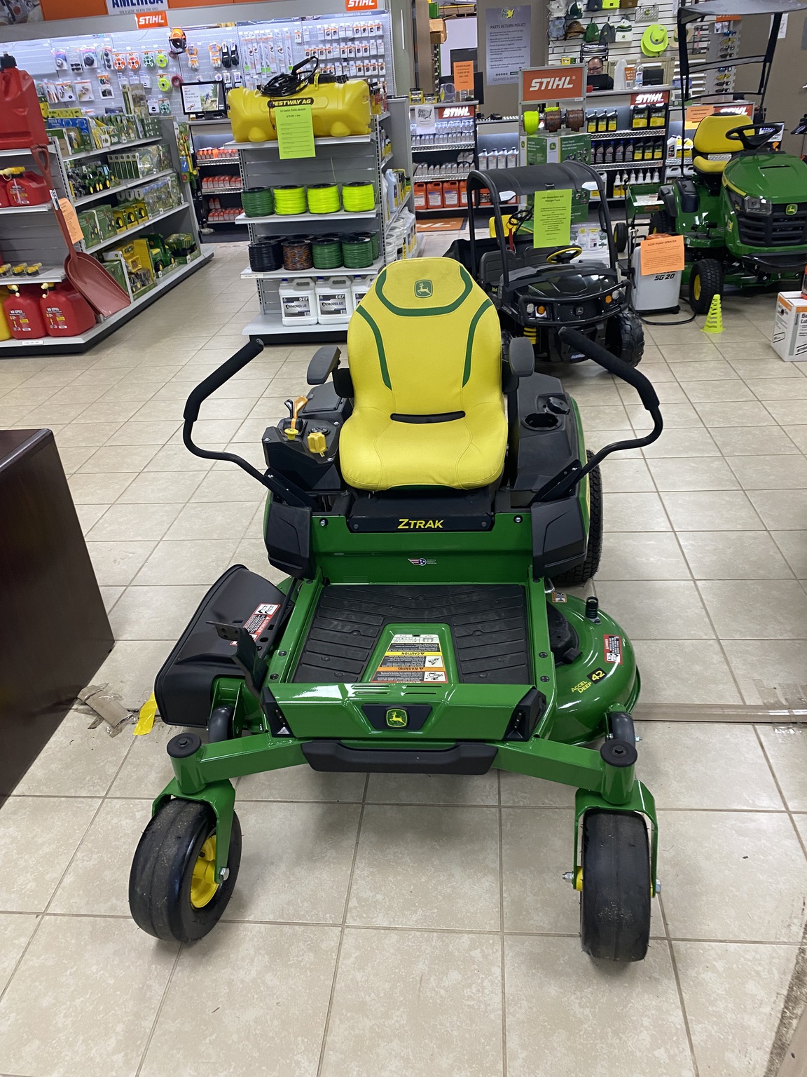 2025 John Deere Z320R Image 2