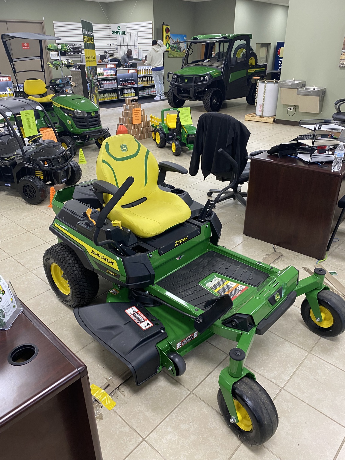 2025 John Deere Z320R Image 3