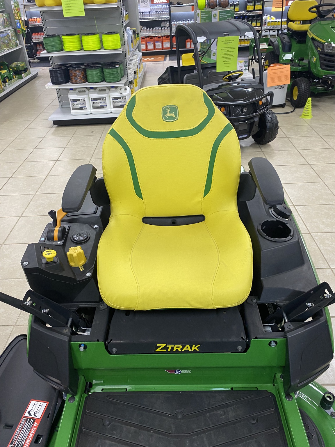 2025 John Deere Z320R Image 7
