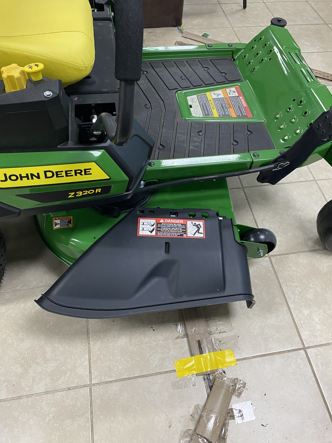 2025 John Deere Z320R Image 9