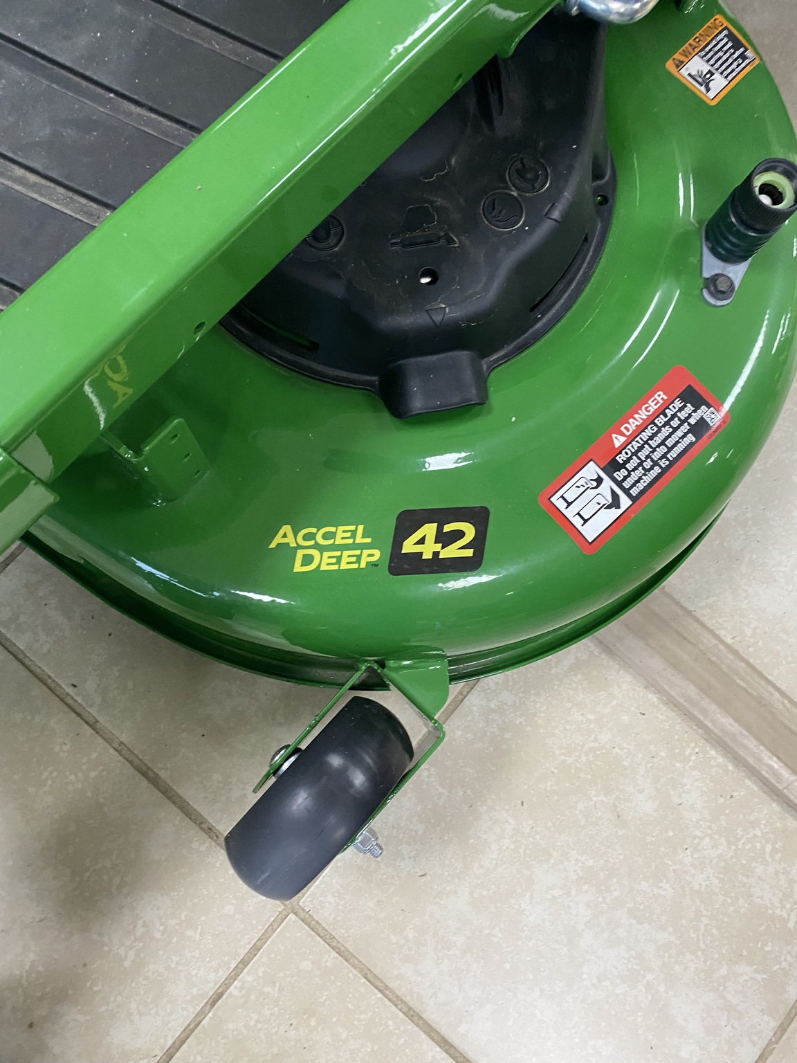 2025 John Deere Z320R Image 6