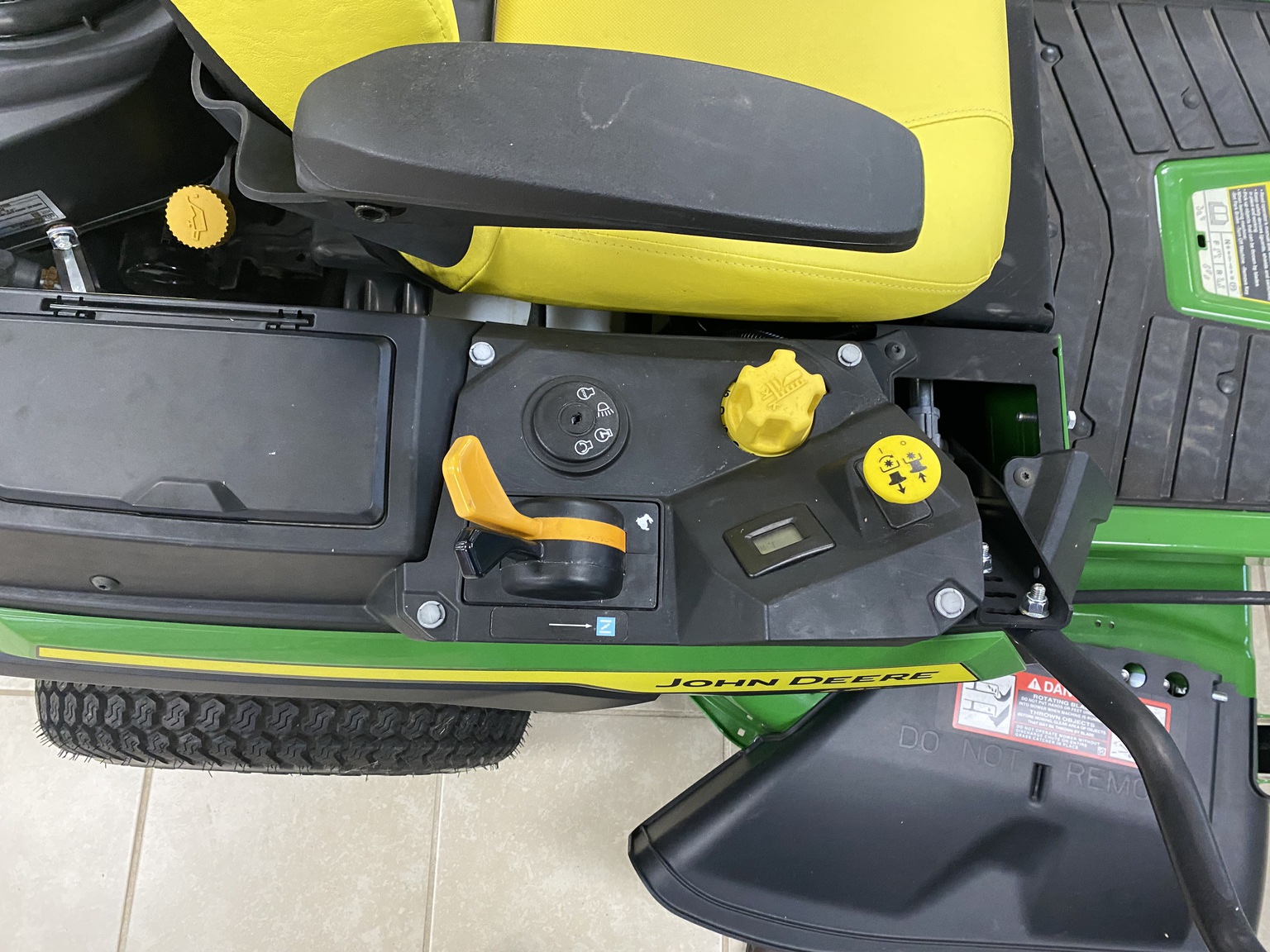 2025 John Deere Z320R Image 8