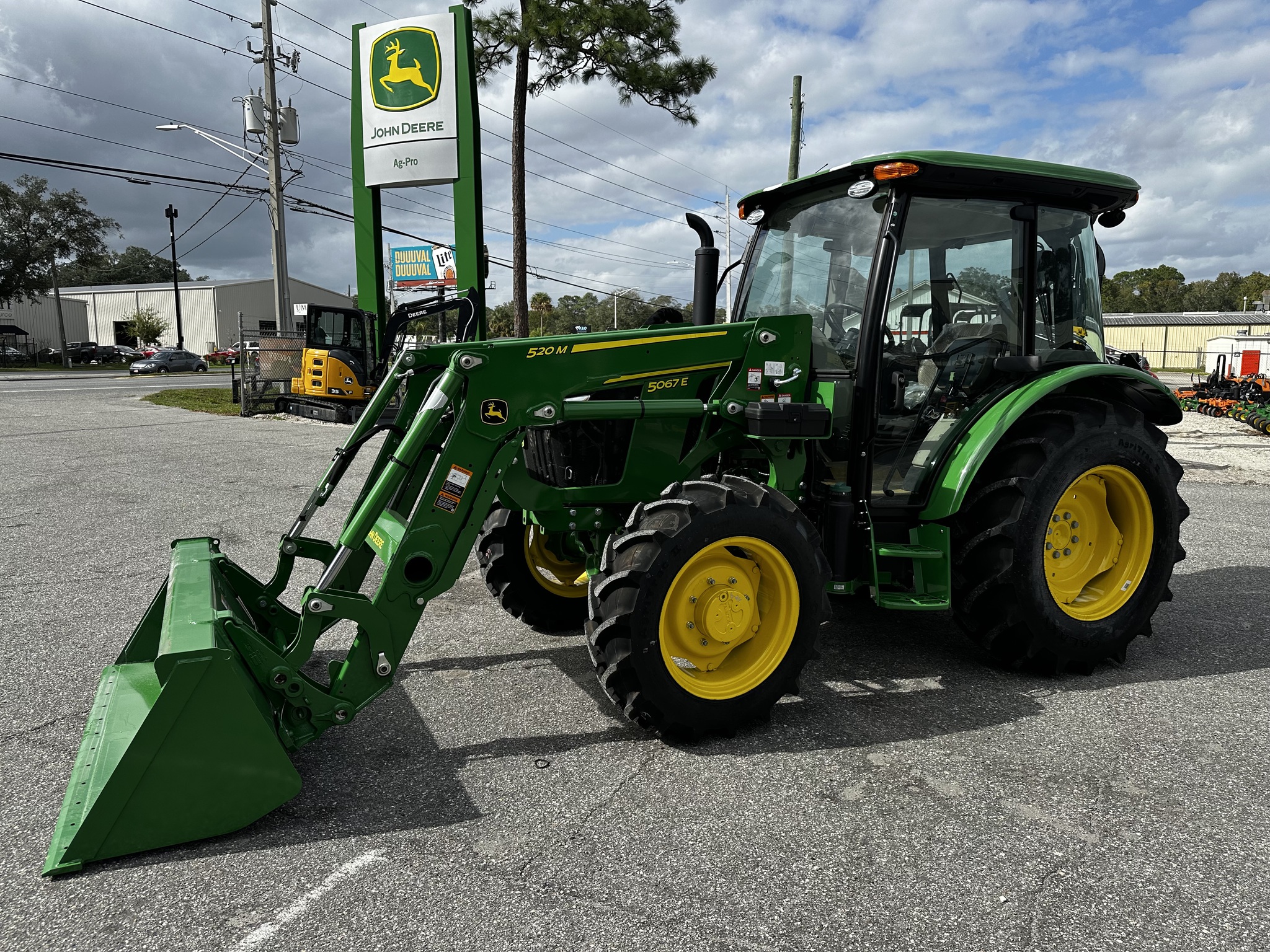 2025 John Deere 5067E Image 1