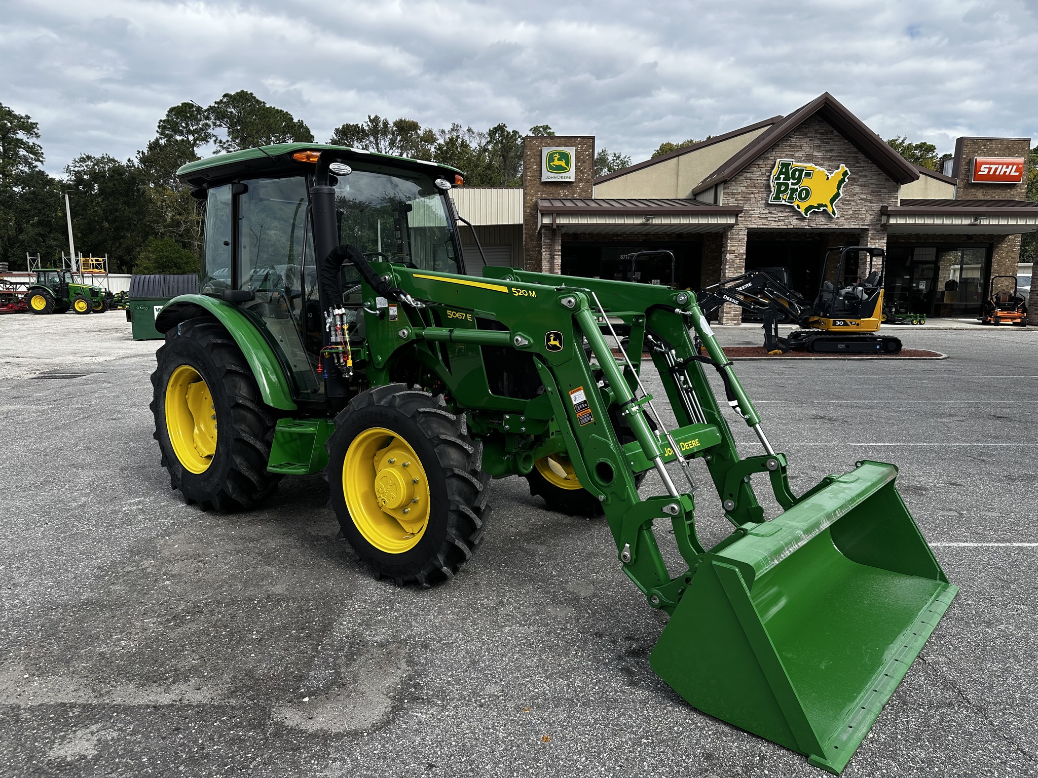 2025 John Deere 5067E Image 3