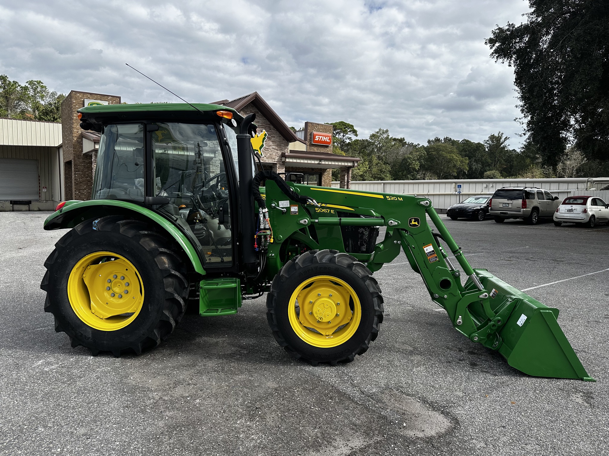 2025 John Deere 5067E Image 4