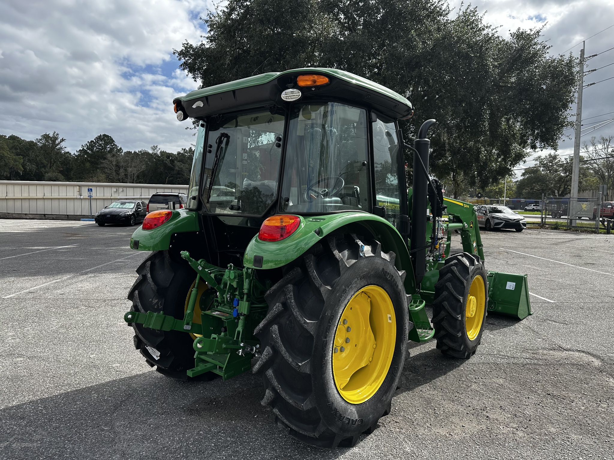2025 John Deere 5067E Image 5