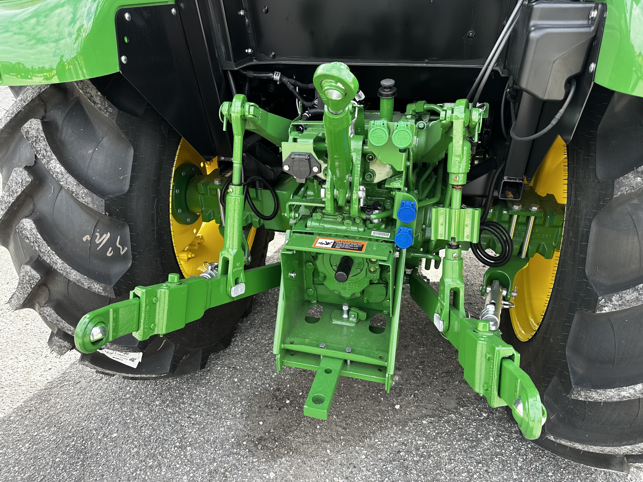 2025 John Deere 5067E Image 7