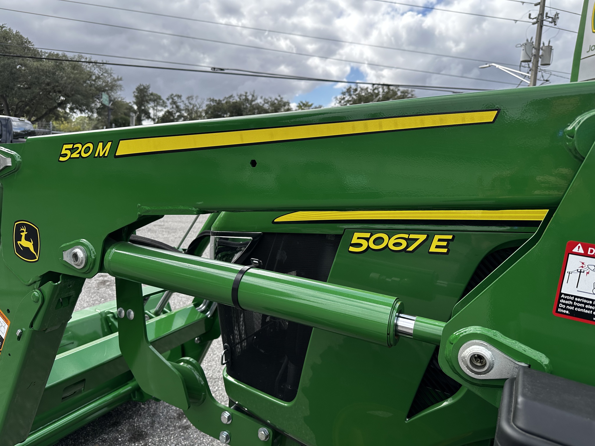 2025 John Deere 5067E Image 9