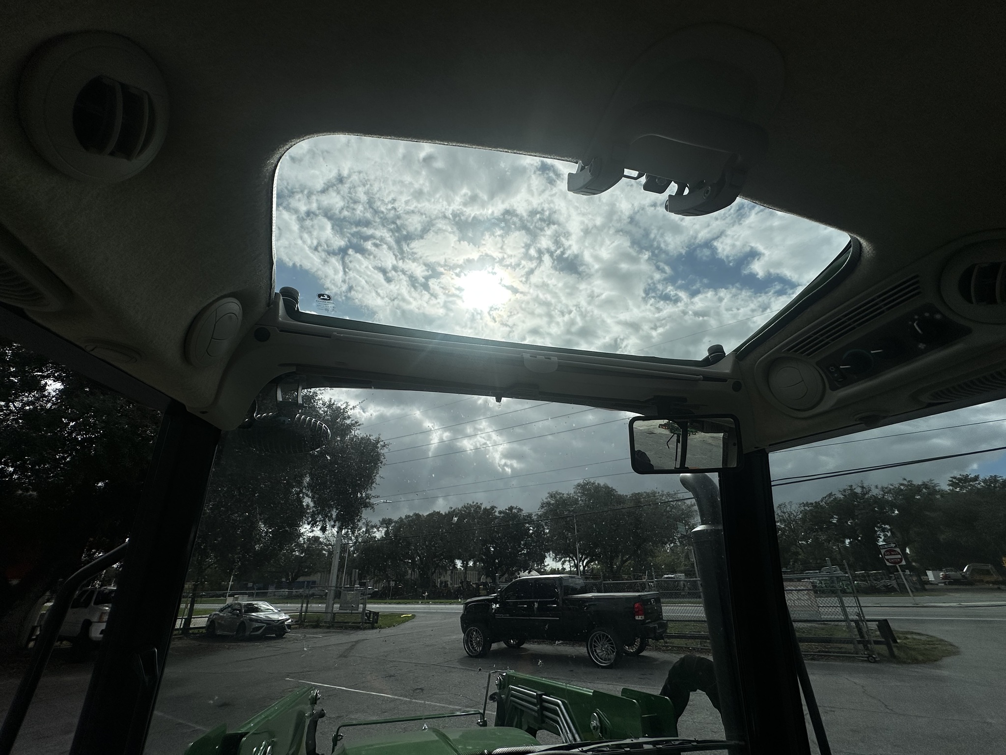2025 John Deere 5067E Image 13