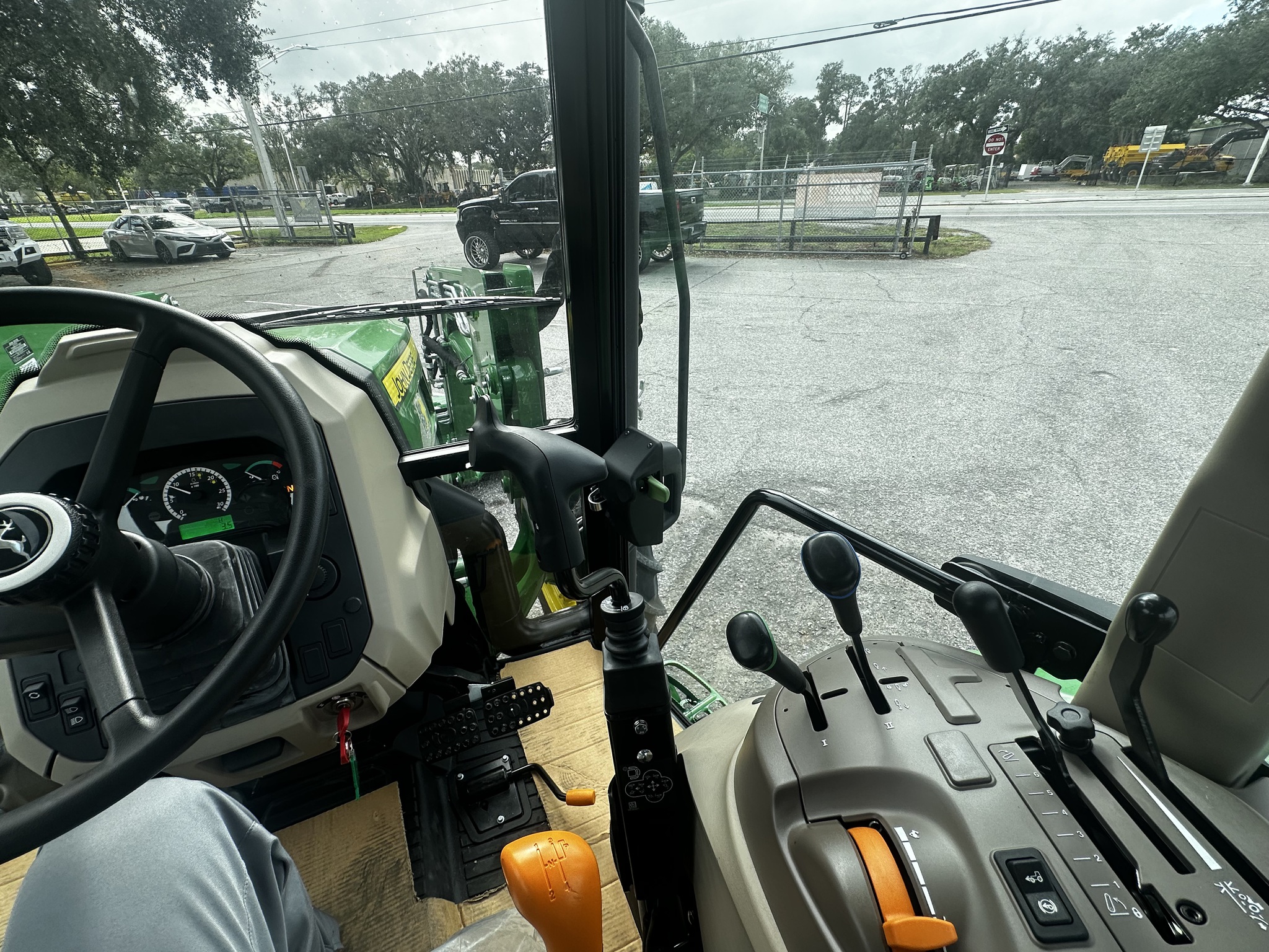 2025 John Deere 5067E Image 14