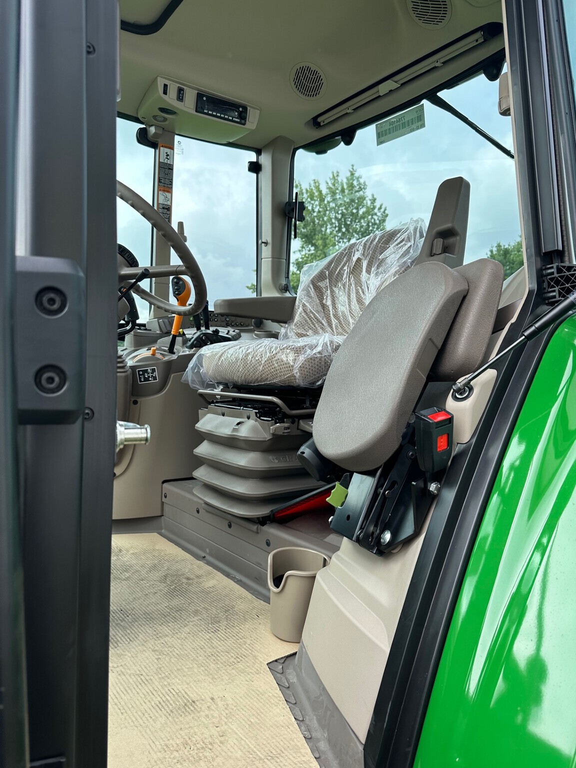 2025 John Deere 6110M Image 6
