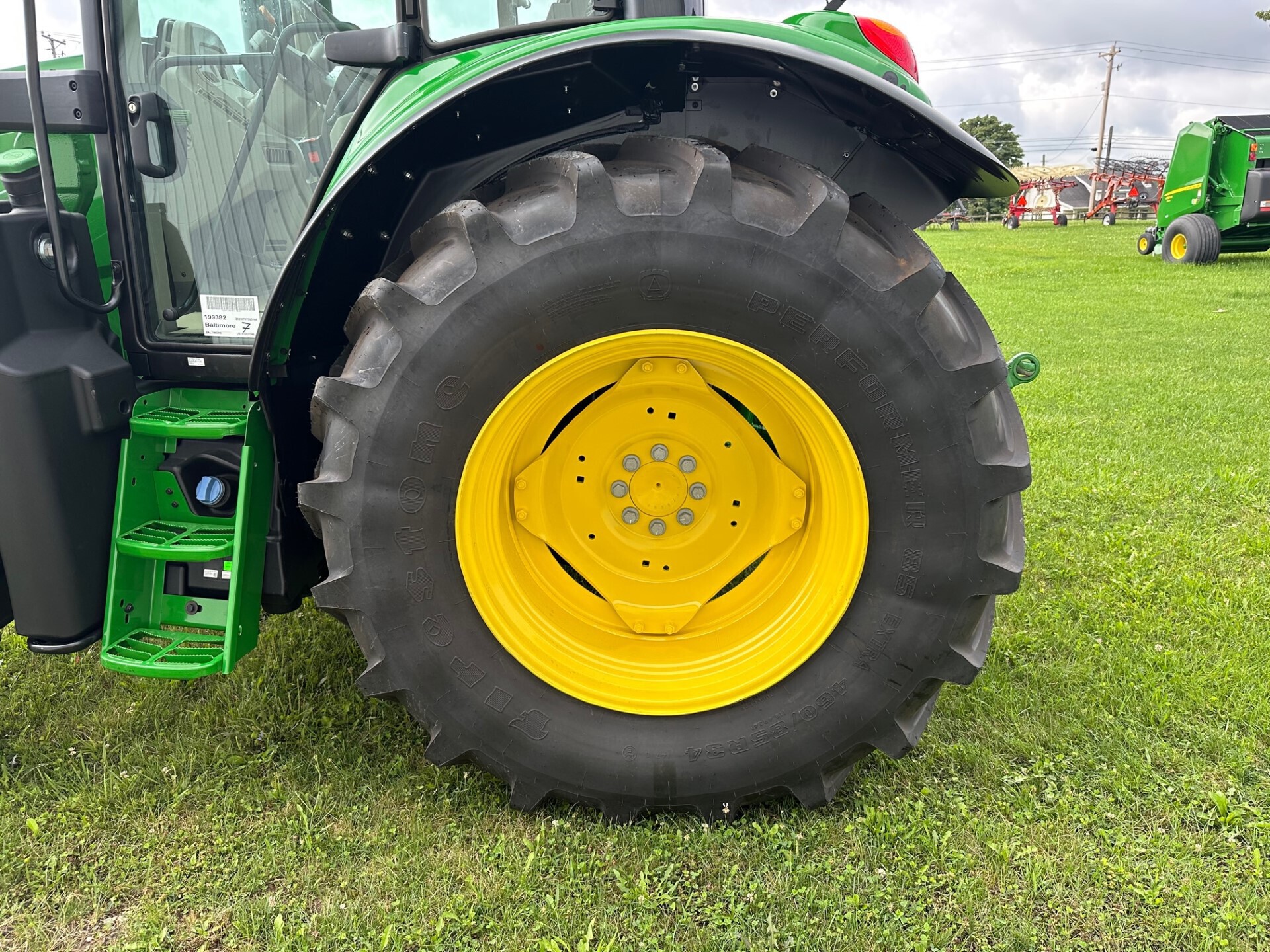 2025 John Deere 6110M Image 5