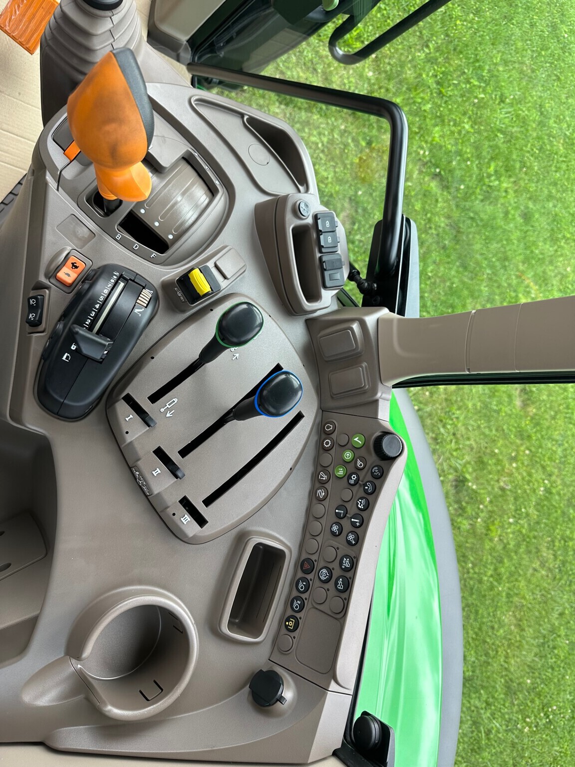 2025 John Deere 6110M Image 7