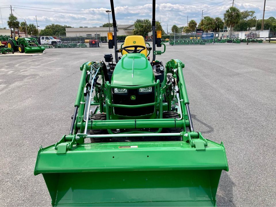 2025 John Deere 1025R Image 4