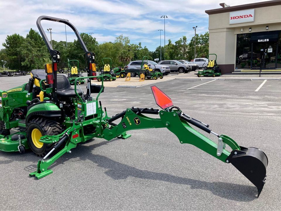 2025 John Deere 1025R Image 3