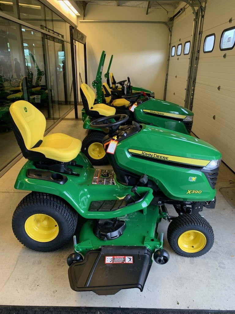 2025 John Deere x390 Image 2