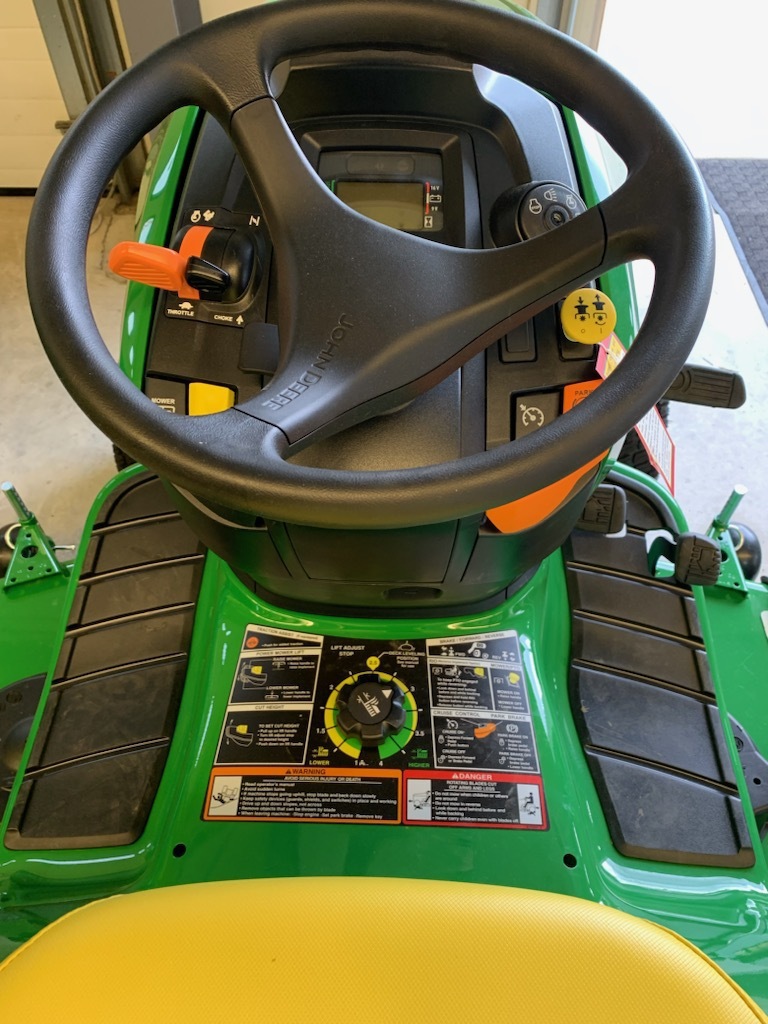2025 John Deere x390 Image 3