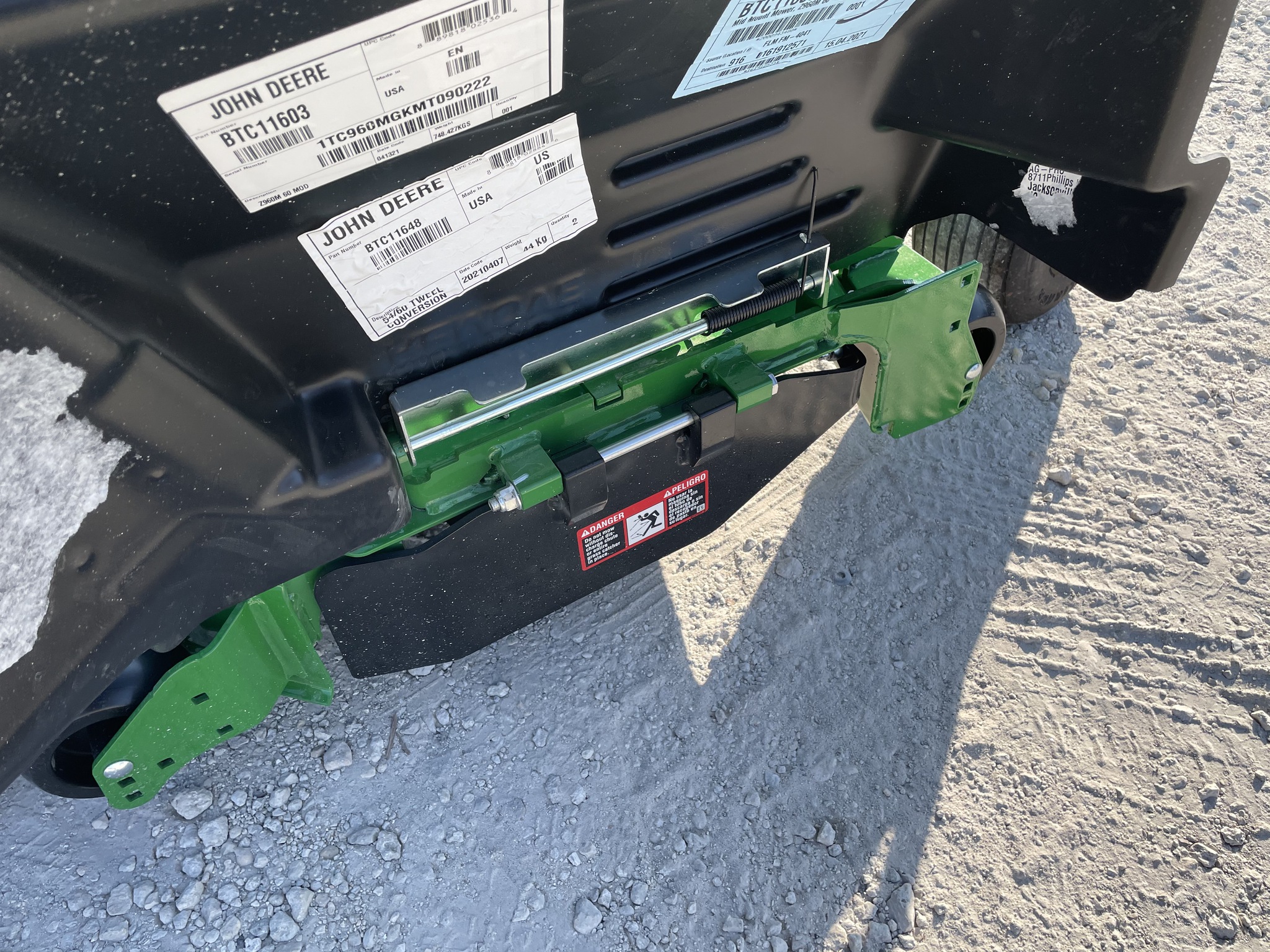 2025 John Deere Z960M Image 5