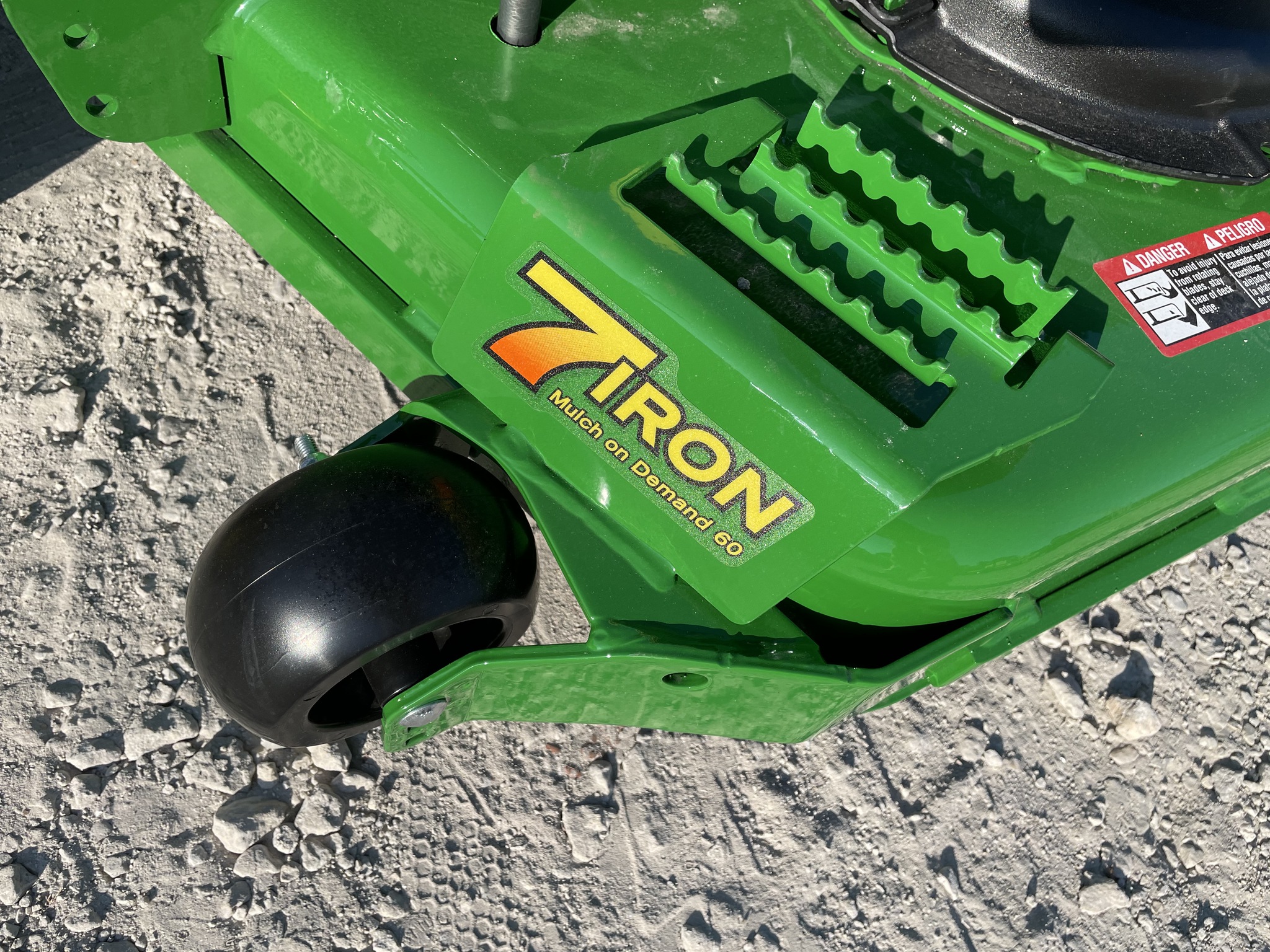 2025 John Deere Z960M Image 10