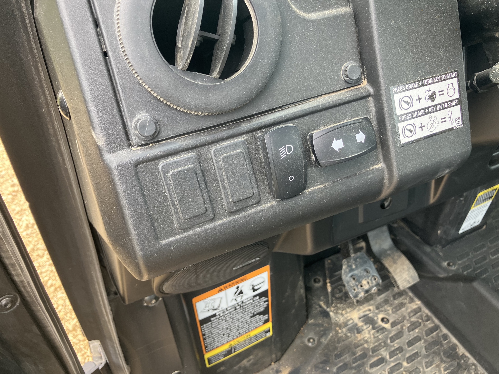 2024 John Deere XUV 835M Image 13