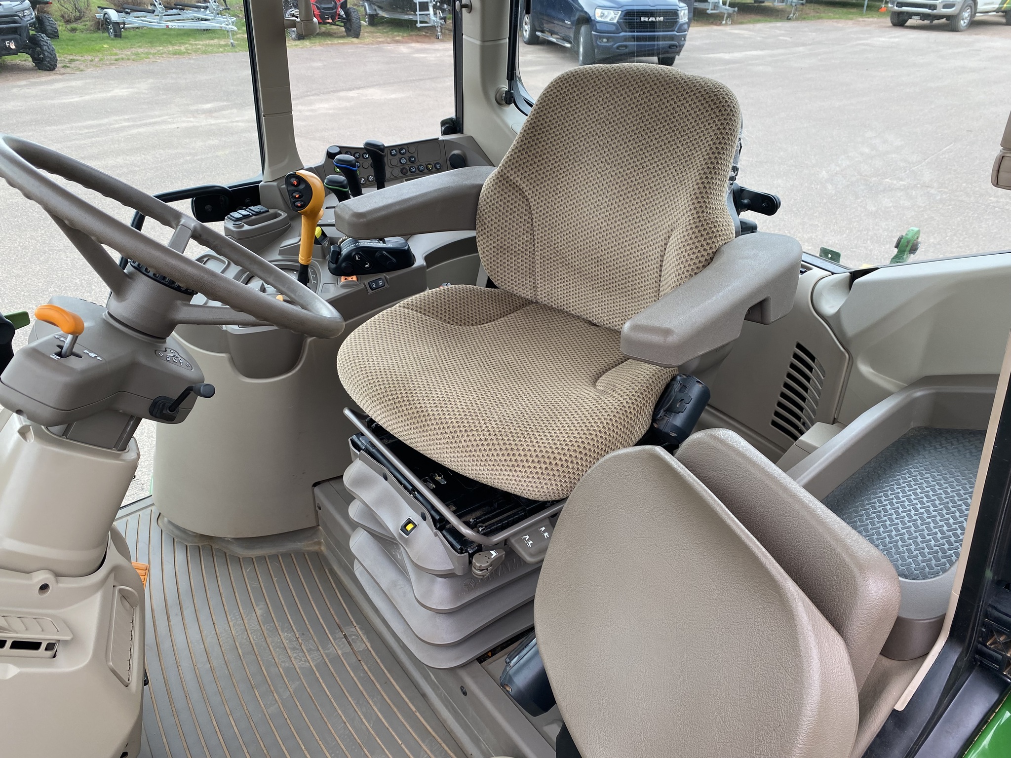 2023 John Deere 6110M Image 10