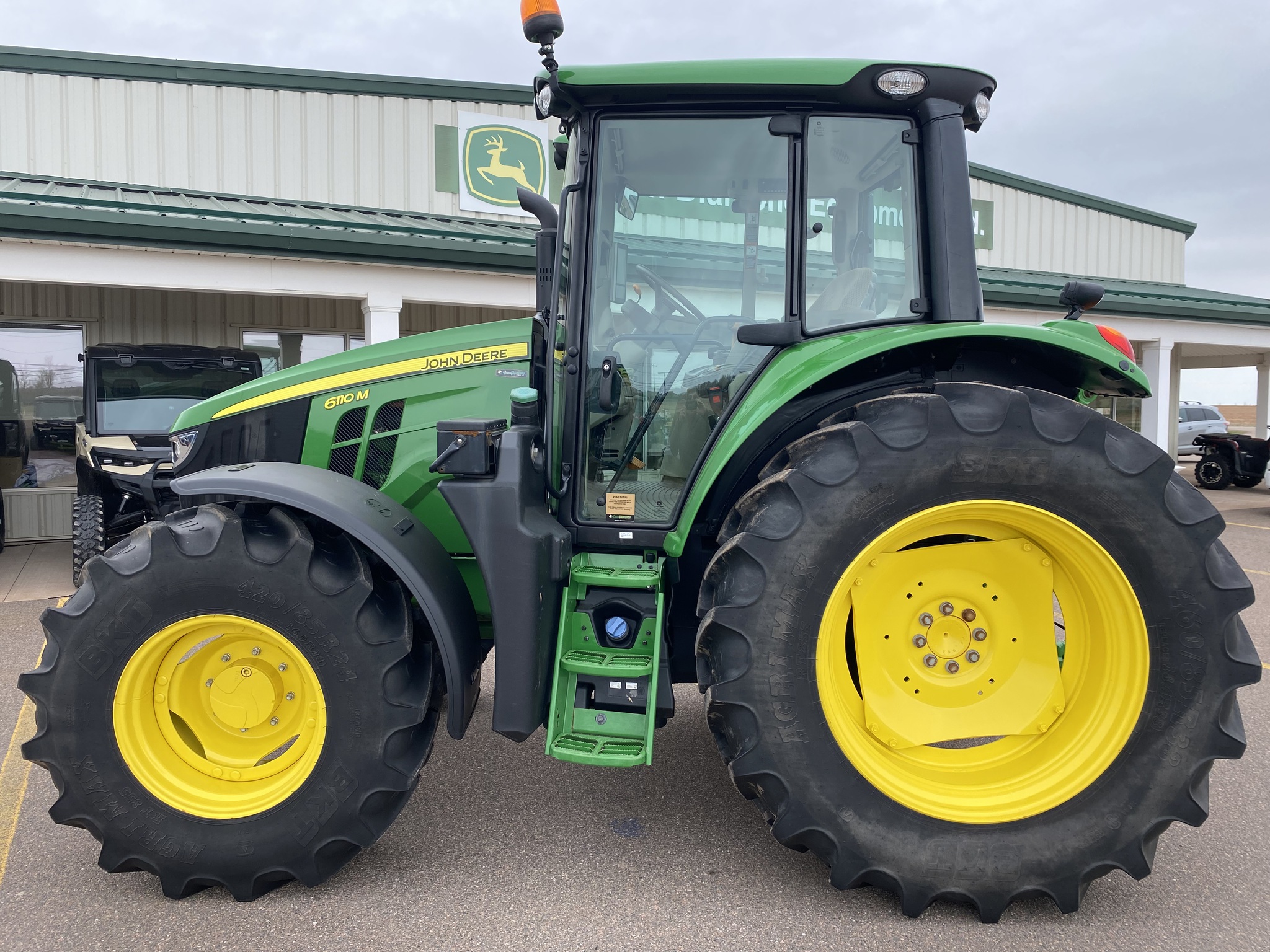 2023 John Deere 6110M Image 16