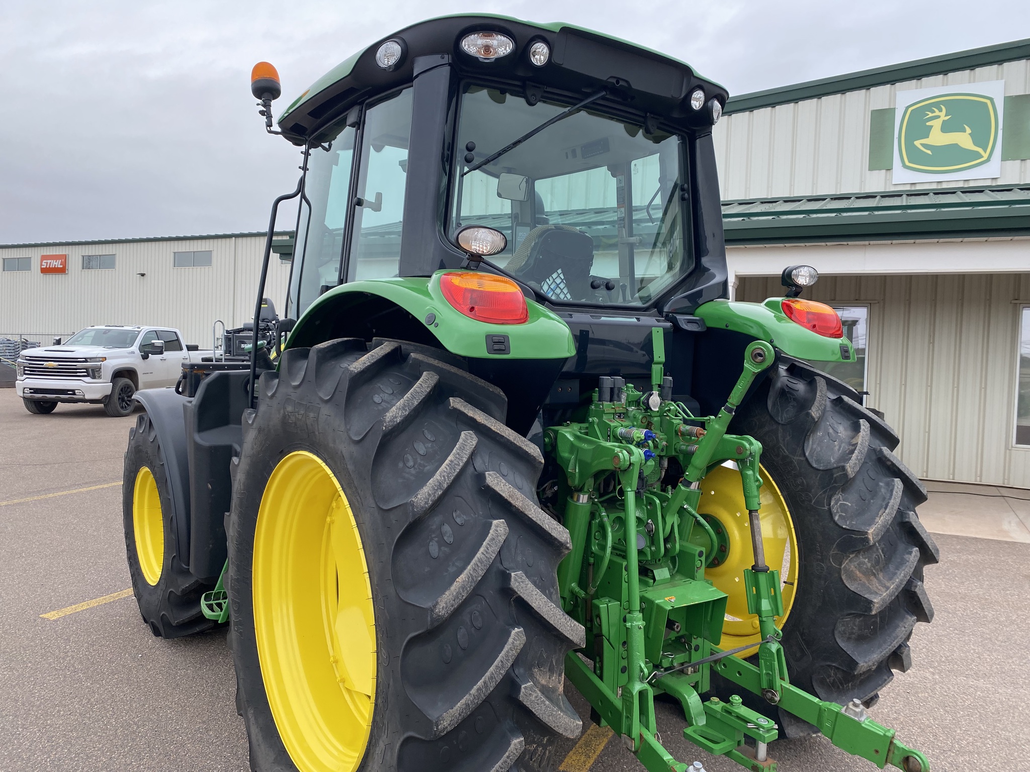 2023 John Deere 6110M Image 18