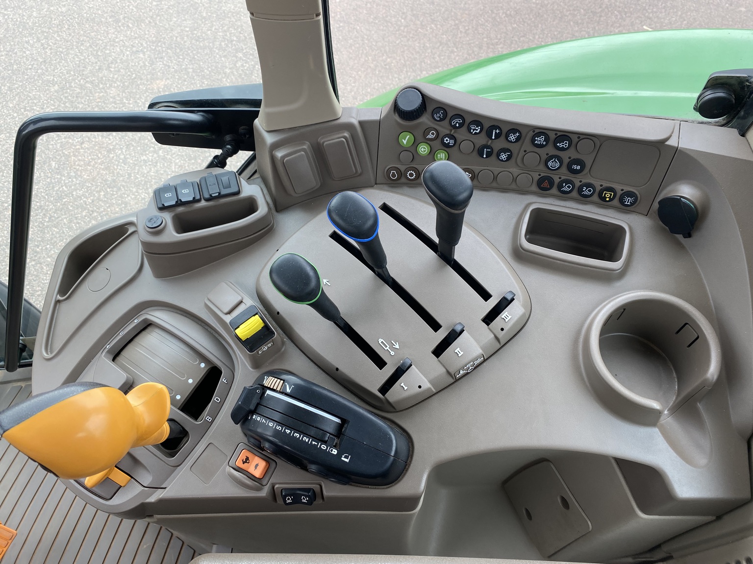 2023 John Deere 6110M Image 14
