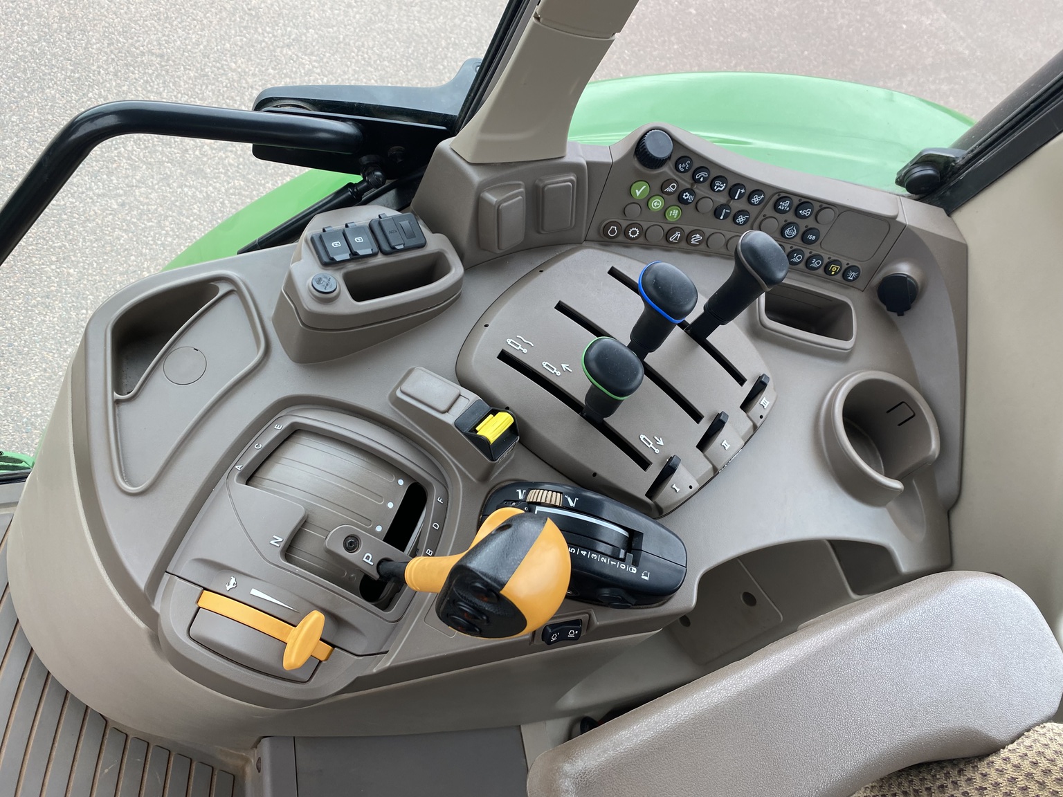 2023 John Deere 6110M Image 13