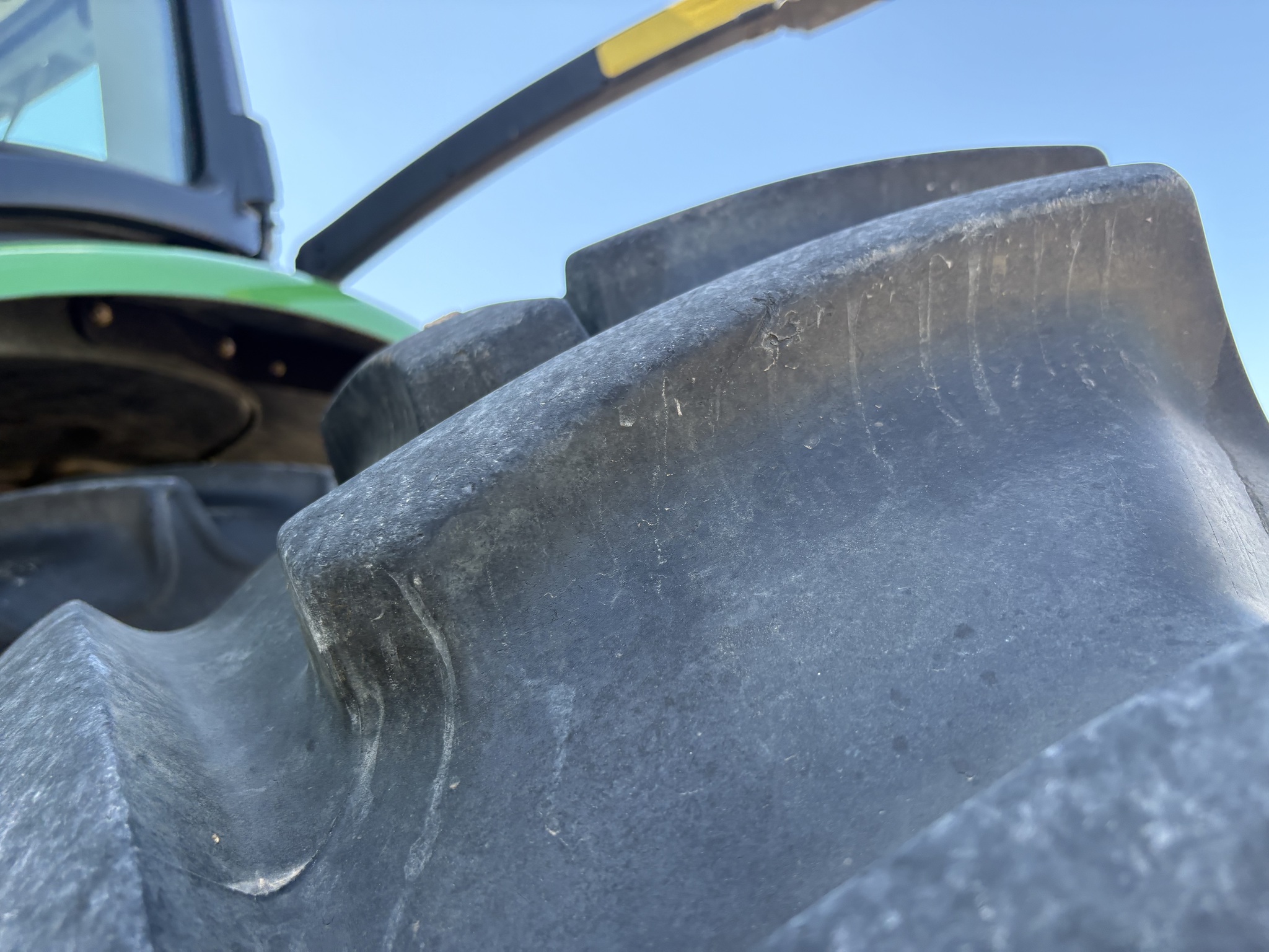 2013 John Deere 7230R Image 4