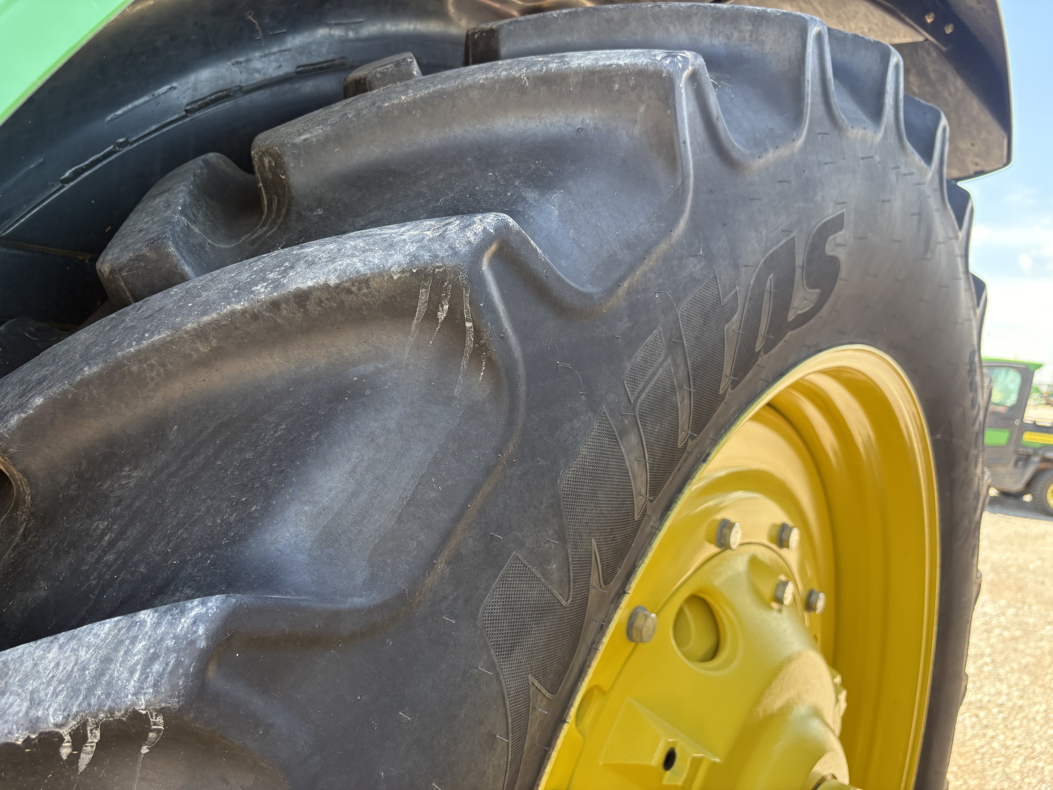 2013 John Deere 7230R Image 5