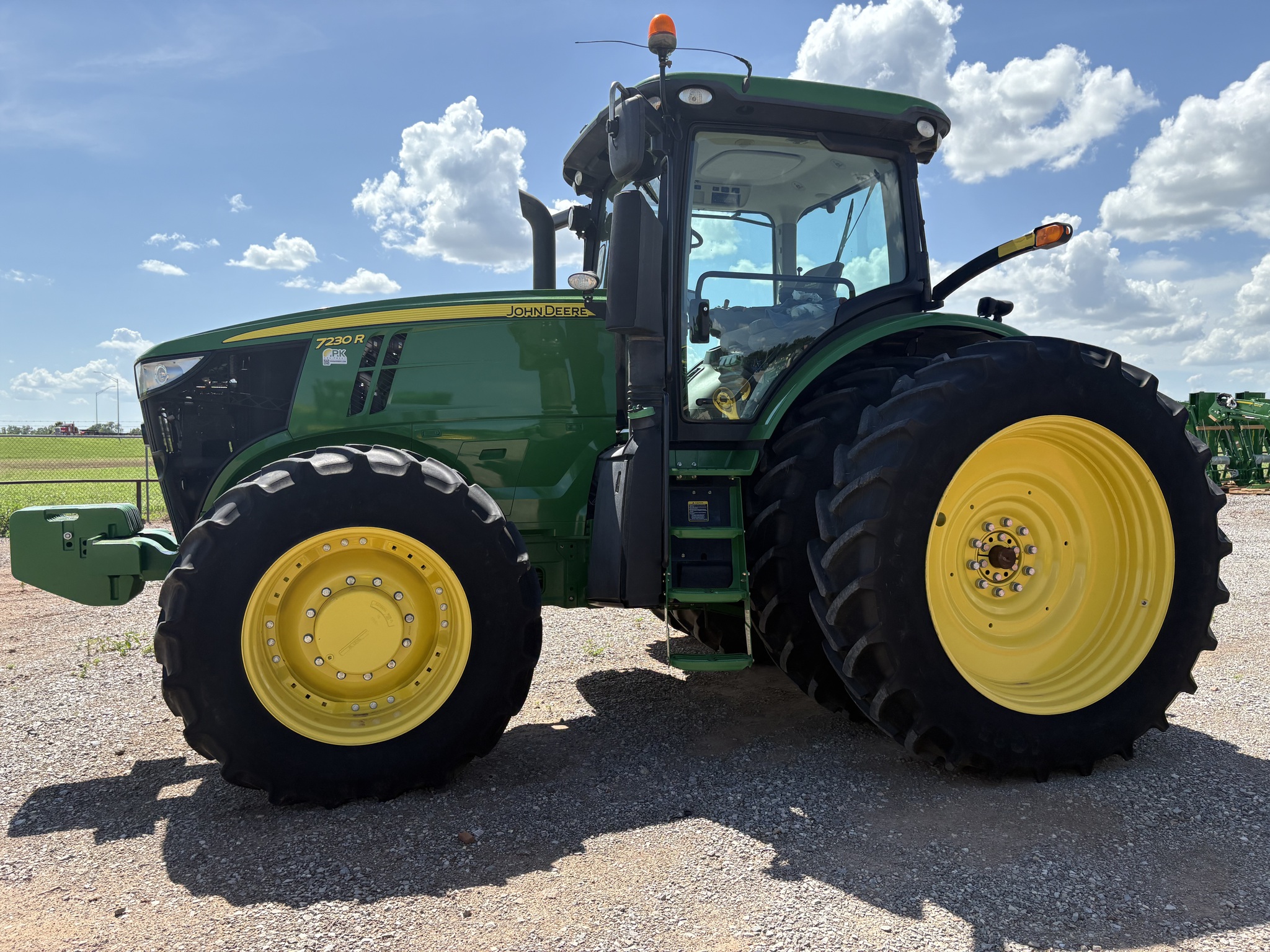 2013 John Deere 7230R Image 2