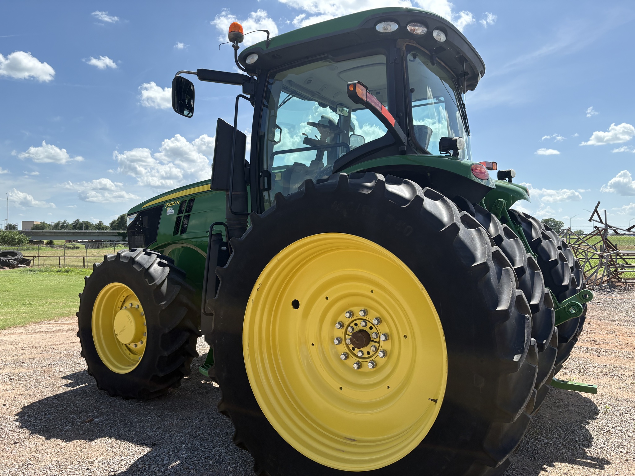 2013 John Deere 7230R Image 6