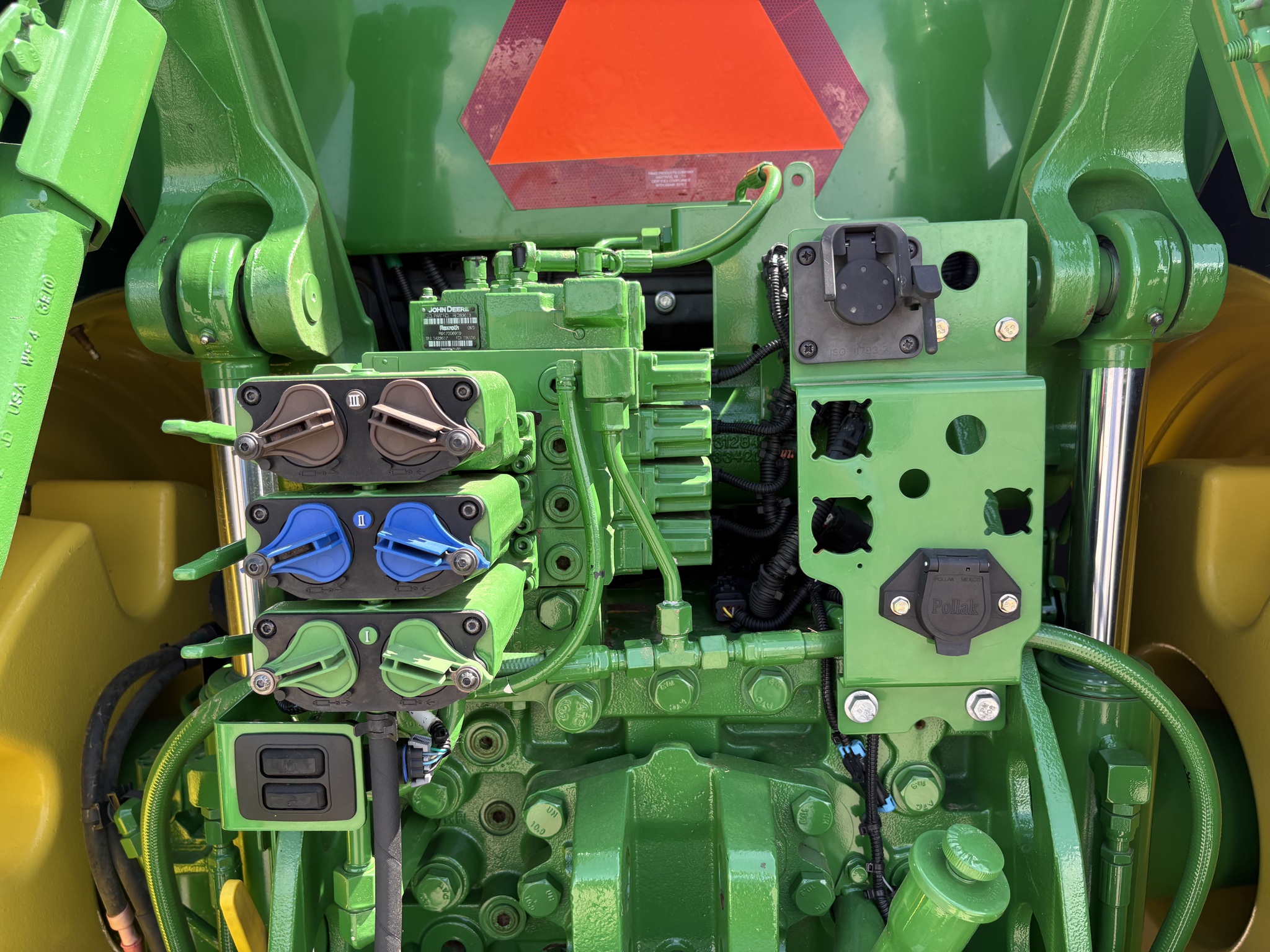 2013 John Deere 7230R Image 10