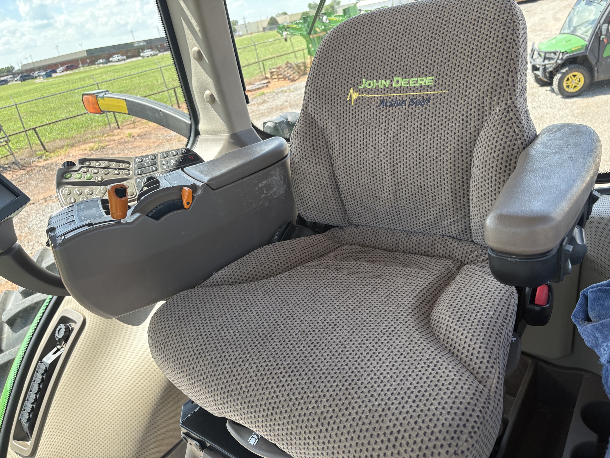 2013 John Deere 7230R Image 19