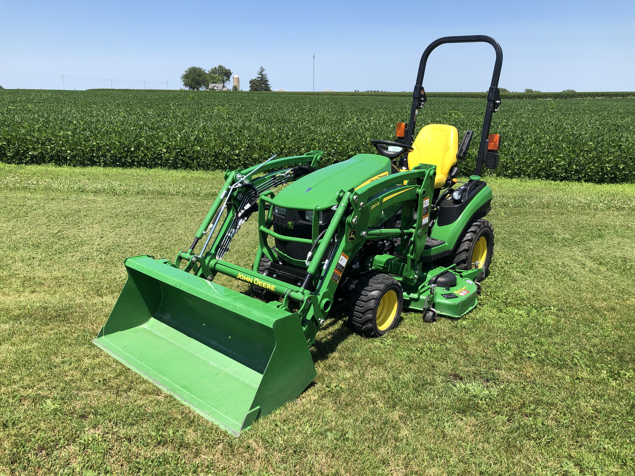 2017 John Deere 1025R Image 1