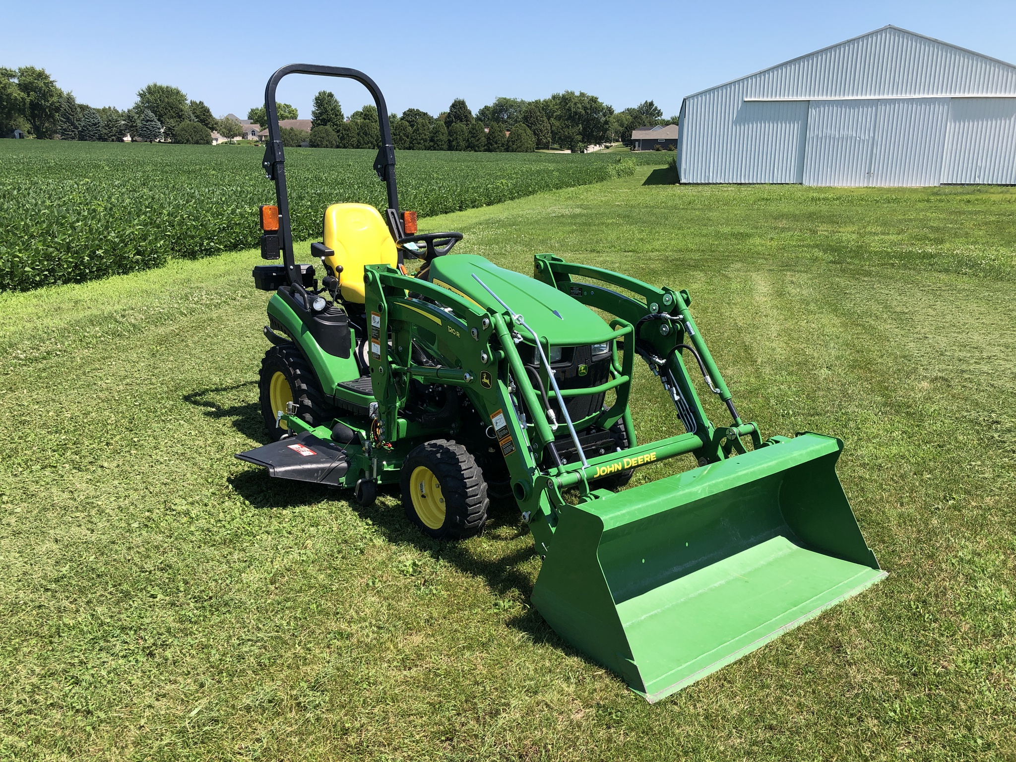 2017 John Deere 1025R Image 6