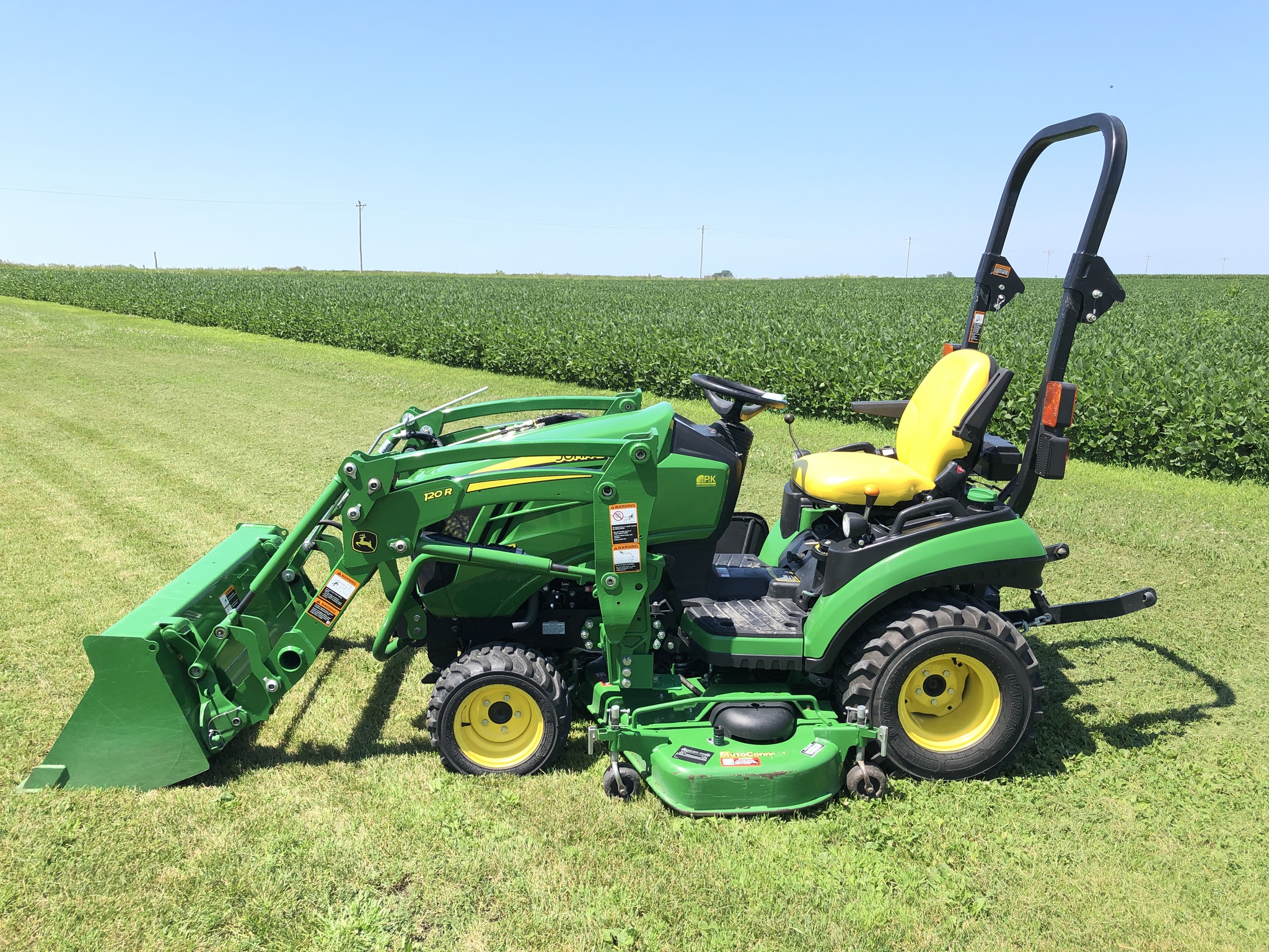2017 John Deere 1025R Image 2