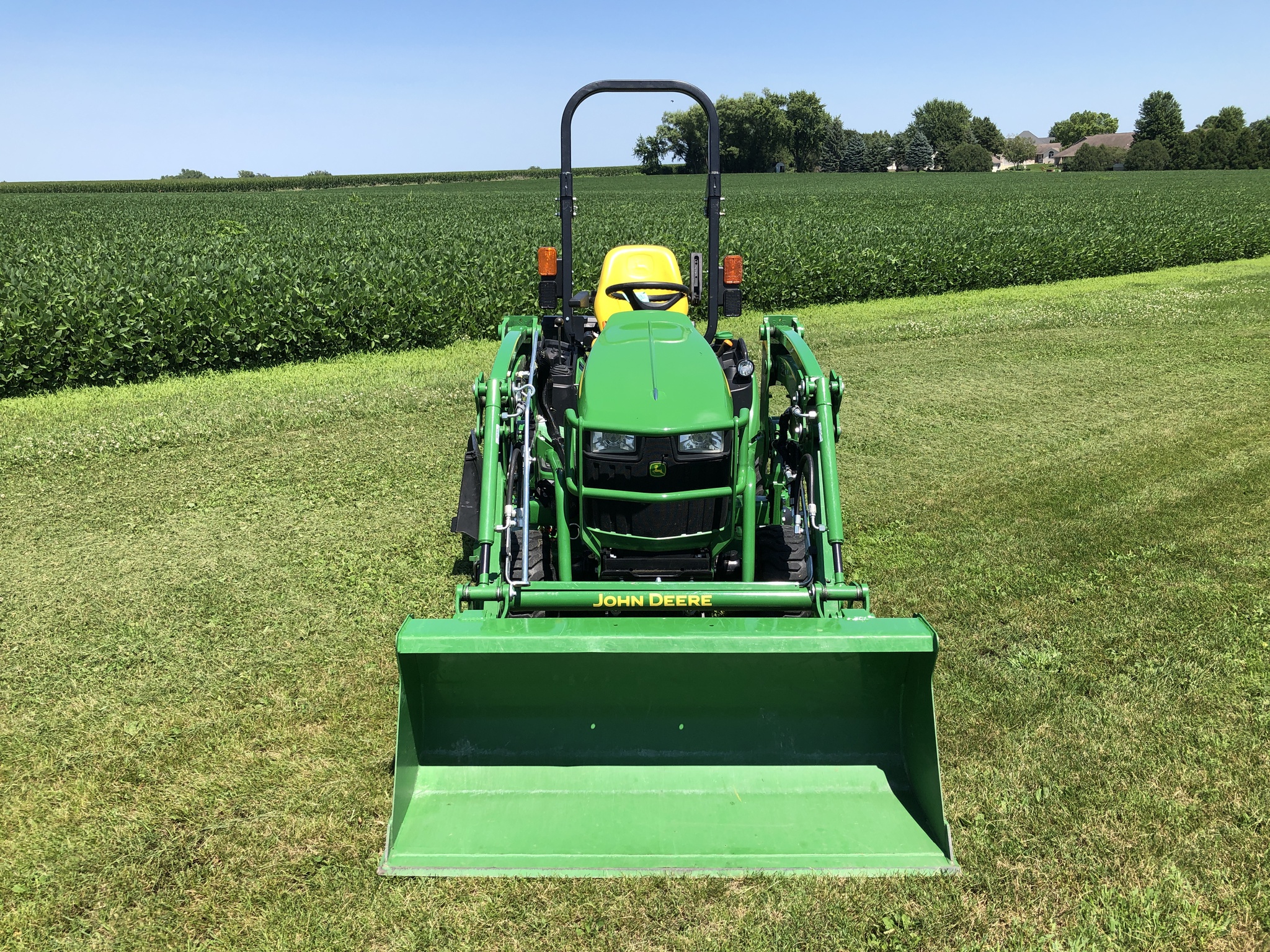 2017 John Deere 1025R Image 7