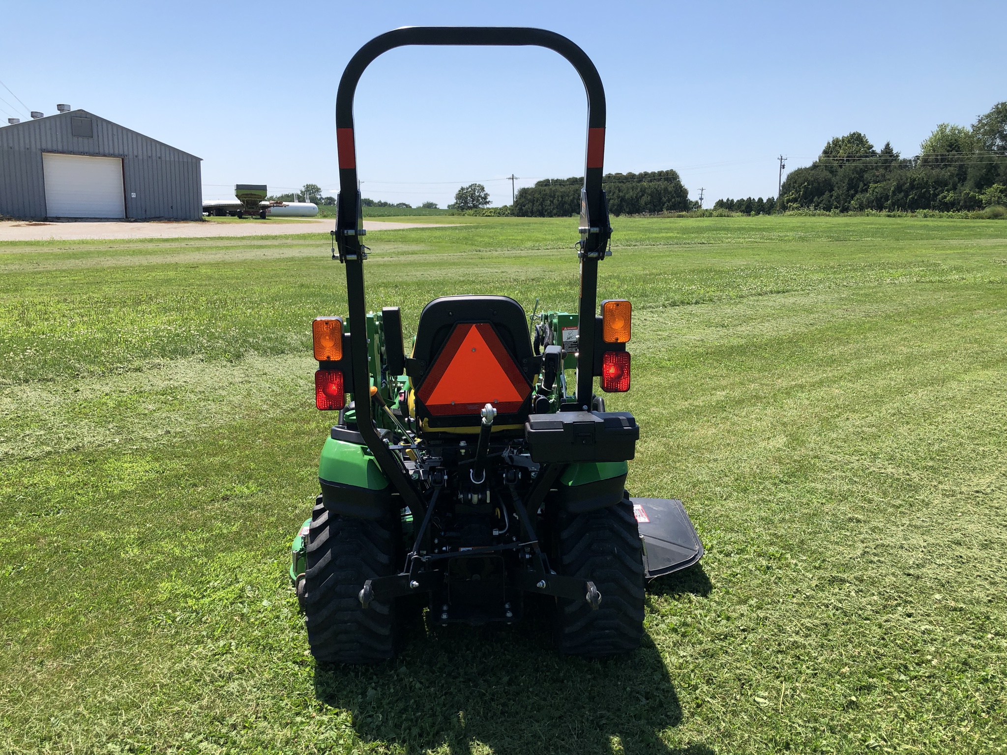 2017 John Deere 1025R Image 3