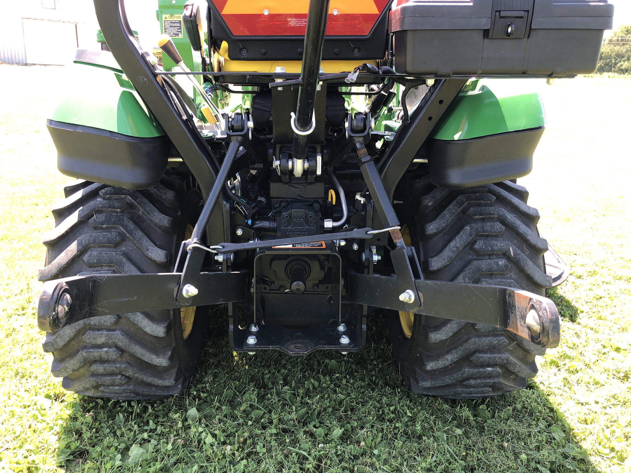 2017 John Deere 1025R Image 18