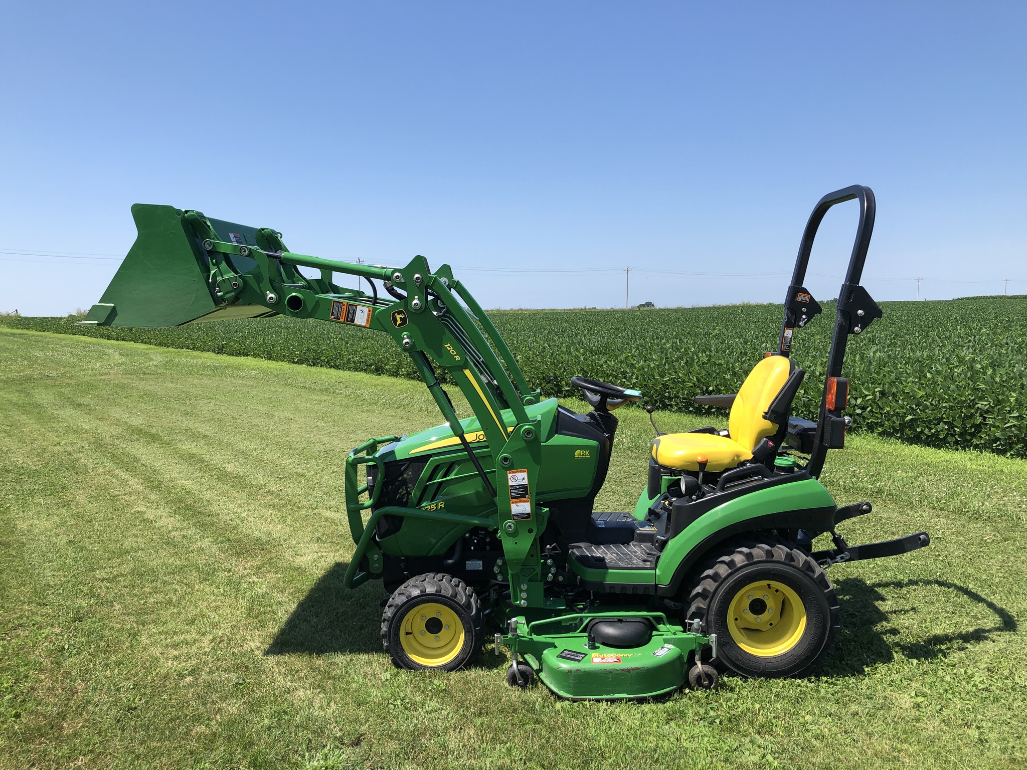 2017 John Deere 1025R Image 14